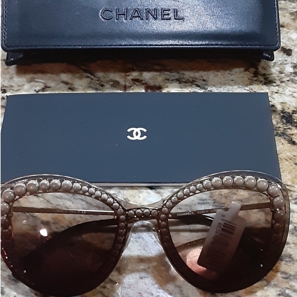 NEW, AUTHENTIC CHANEL CH 4236 H43 Sunglasses - Picture 3 of 7